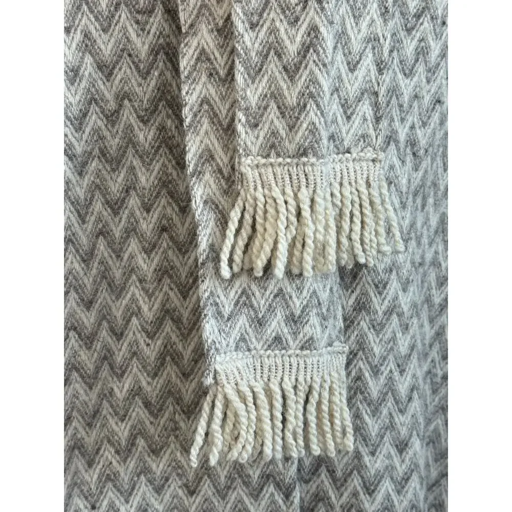 Lagenlook Fringed Poncho Cape Capelet Chevron Knit Boho Cottagecore Oatmeal Gray